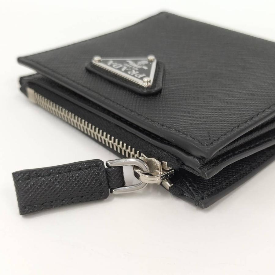 PRADA（プラダ） 二つ折り財布 コンパクトウォレット トライアングル