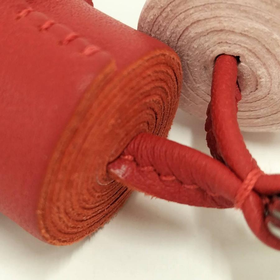 HERMES（エルメス） カルメン ウノドス チャーム レザー レッド×ピンク