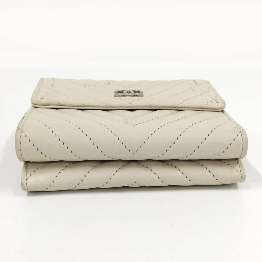 CHANEL（シャネル） シェブロン Vステッチ 3つ折り財布 レザー