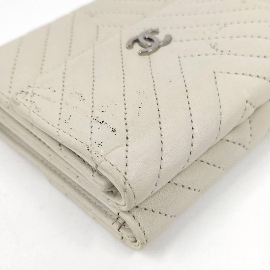 CHANEL（シャネル） シェブロン Vステッチ 3つ折り財布 レザー