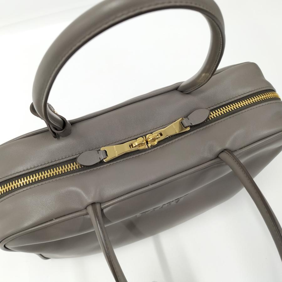 Miu Miu グレー レザーハンドバッグ Miu Miu Arcadie レザーバッグ | グレー | FARFETCH JP