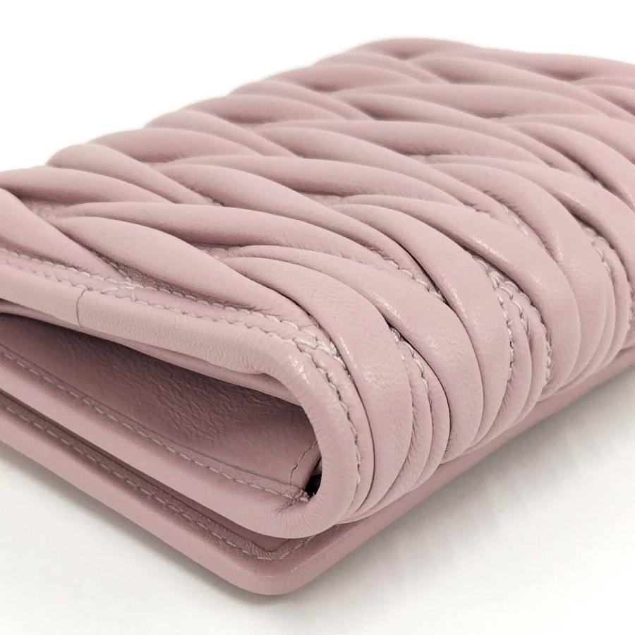 MIU MIU ピンクベージュ ミニマトラッセ三つ折り財布 miu miu（ミュウミュウ） 三つ折り財布 マテラッセ レザー ピンク