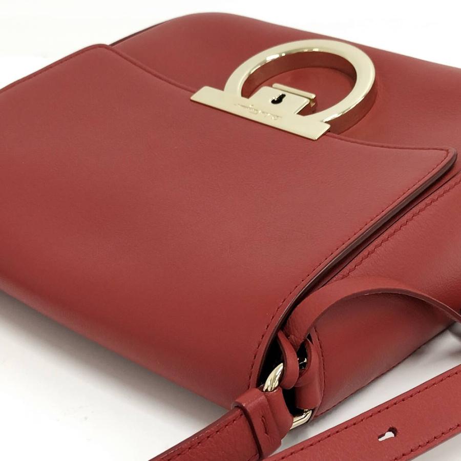 DK様　サルヴァトーレフェラガモ　ショルダーバッグ　レザー　レッド　ガンチーニ FERRAGAMO（フェラガモ） Salvatore Ferragamo ガンチーニ ショルダー