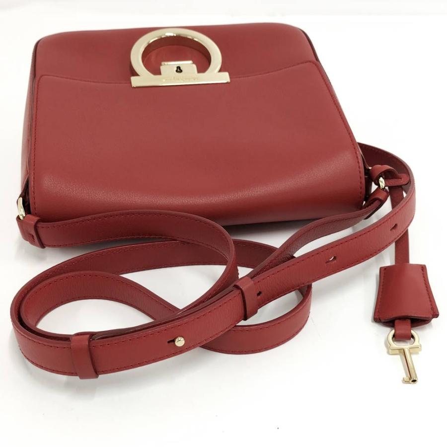 DK様　サルヴァトーレフェラガモ　ショルダーバッグ　レザー　レッド　ガンチーニ FERRAGAMO（フェラガモ） Salvatore Ferragamo ガンチーニ ショルダー