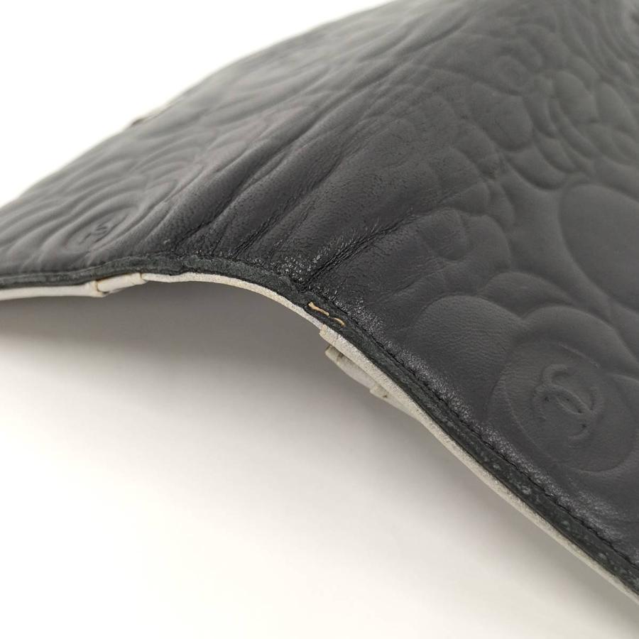 CHANEL（シャネル） カメリア エンボス 二つ折り長財布 レザー