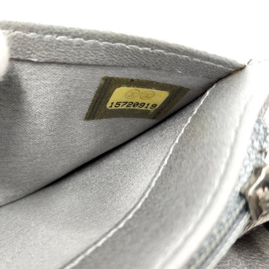 CHANEL（シャネル） カメリア エンボス 二つ折り長財布 レザー