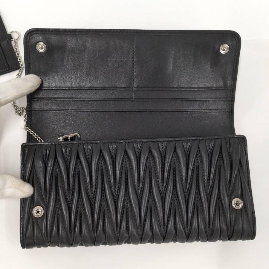miu miu（ミュウミュウ） 二つ折り長財布 マテラッセ ロゴ ライン