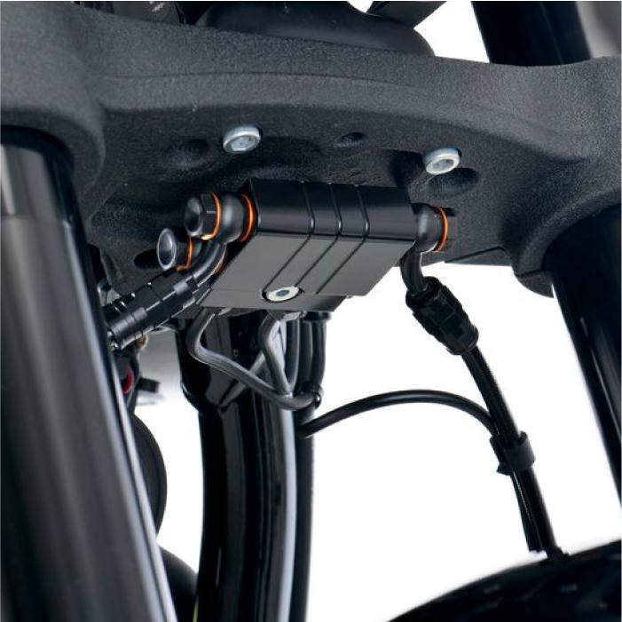 直送品 スウェッジラインプロ フロントホースキット トライピース ハーレー FXLRS ABS (20-23) ステンレスブラック/ブラックホース SWAGE-LINE PRO BTPB909FT_3