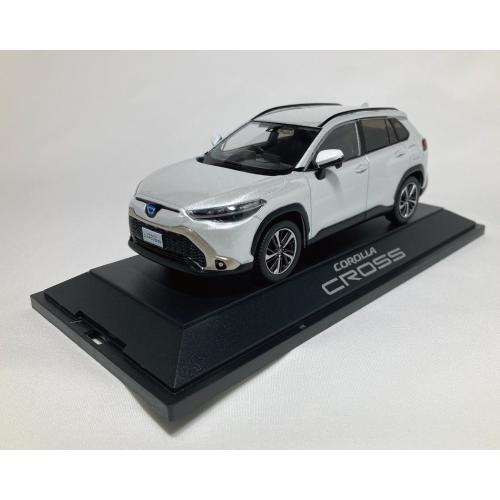 大特価 カローラクロス トヨタ 1/30ミニカー プラチナホワイト <089> ミニカー
