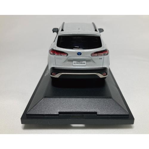 トヨタ カローラクロス 1/30ミニカー <089> プラチナホワイト
