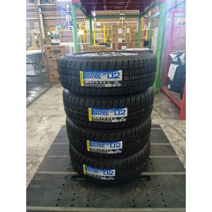 DUNLOP スタッドレスタイヤ 195/65R15 ヴォクシーノア