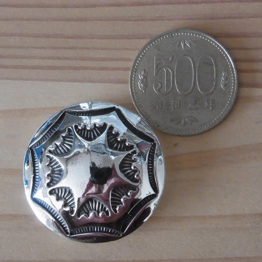 シルバ−925製 コンチョ ネジ式 ネイティブ トライバルスター 星 特大 インディアン ネジ付 スクリューバック シカゴスクリュー カスタム 飾りボタン |  | 01