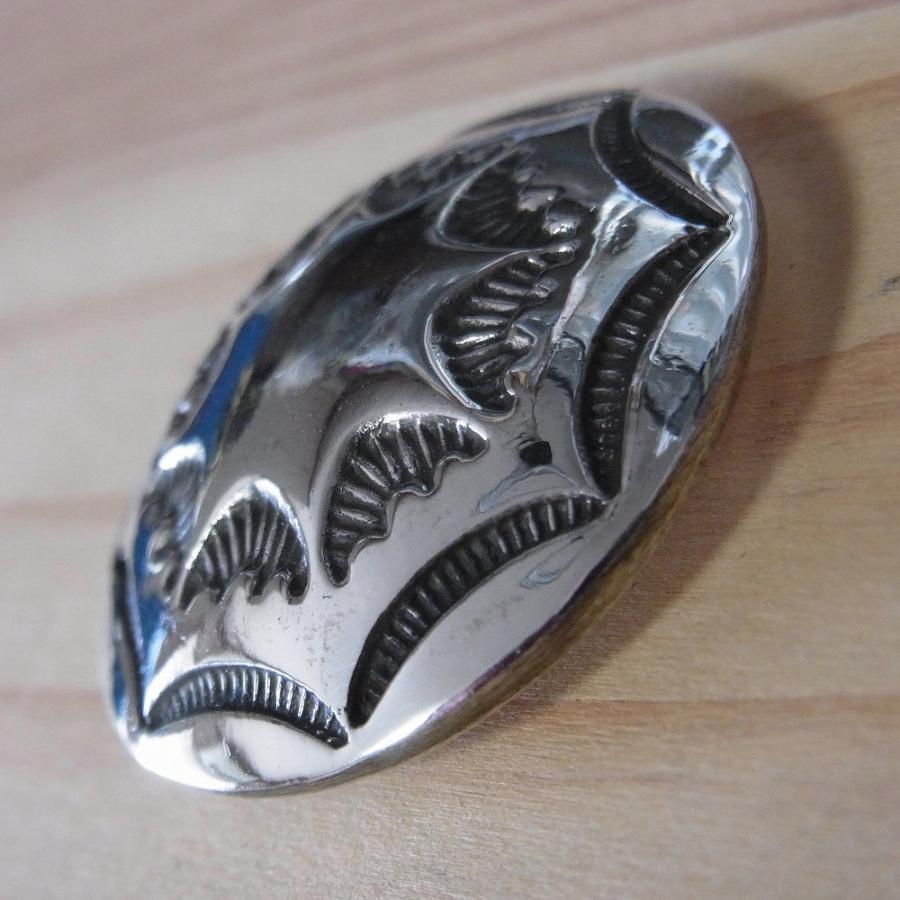 シルバ−925製 コンチョ ネジ式 ネイティブ トライバルスター 星 特大 インディアン ネジ付 スクリューバック シカゴスクリュー カスタム 飾りボタン |  | 02