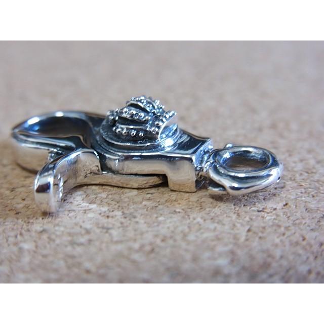 シルバー925製 小型 クラスプ フック 王冠 クラウン 王家 権威