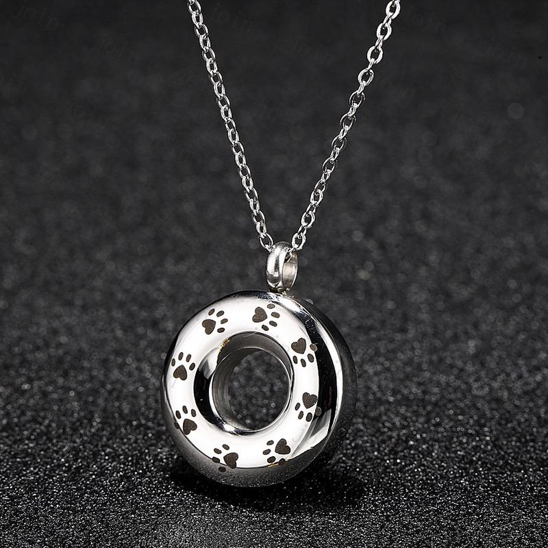 遺骨ネックレス 日本国内当日発送 アクセサリー メモリアルペンダン 遺骨ペンダント 手元供養 愛猫 犬足跡 ペット仏具 形見 チェーン付き 遺灰 分骨 #gh35 |  | 03