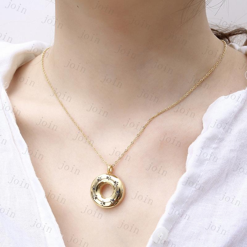 遺骨ネックレス 日本国内当日発送 アクセサリー メモリアルペンダン 遺骨ペンダント 手元供養 愛猫 犬足跡 ペット仏具 形見 チェーン付き 遺灰 分骨 #gh35 |  | 04