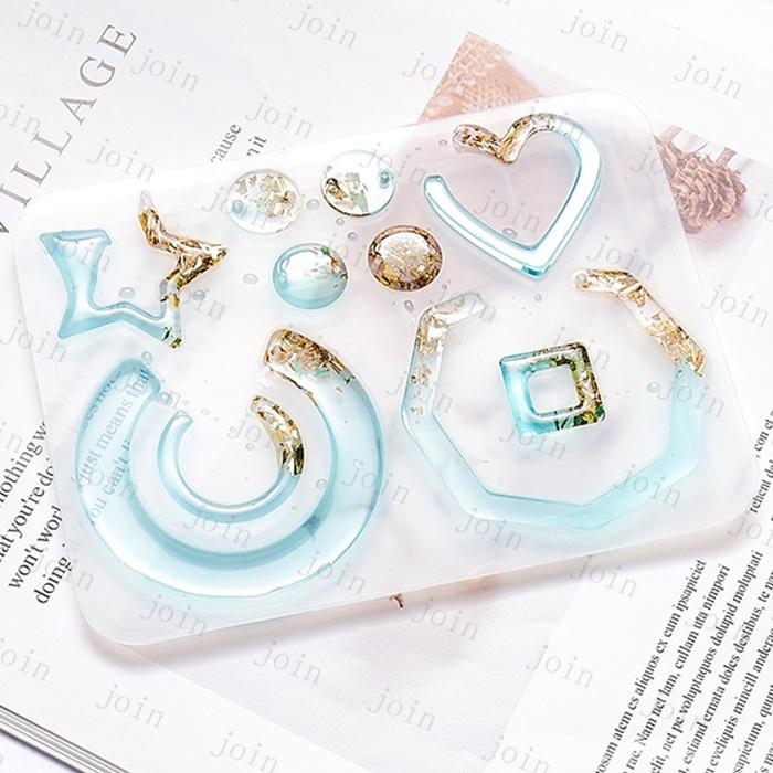 シリコンモールド 丸 日本国内当日発送 13種類セット 穴あり 葉っぱ 星 ハート 楕円 レジン型 いろんな形 混合 レジン封入 手芸材料 #uvz299 |  | 02