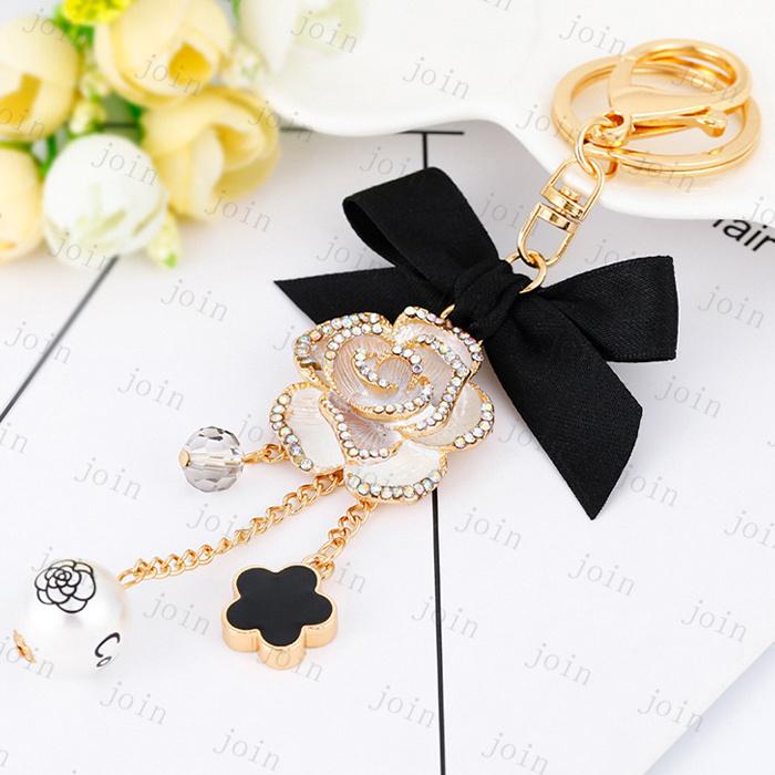 バッグチャーム 日本国内当日発送 4color キーホルダー おしゃれ 花 キラキラ パール キーリング 可愛い バッグアクセサリー ラインストーン 鍵 #z71 |  | 03