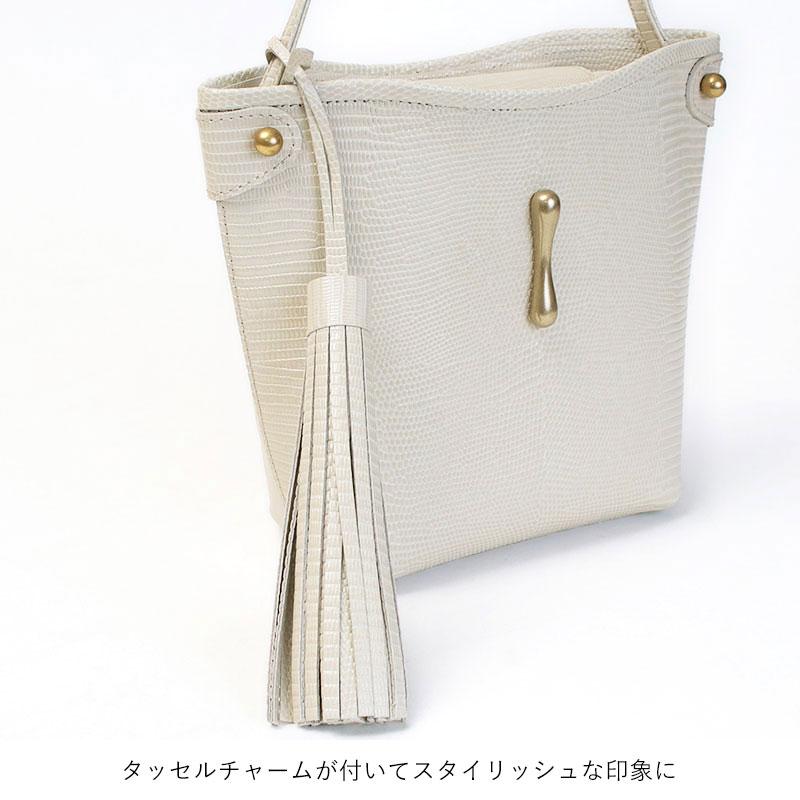 TOFF&LOADSTONE✨ショルダーバッグ✨ホワイト✨タッセル付き TOFF&LOADSTONE（トフアンドロードストーン） ショルダーバッグ SALE