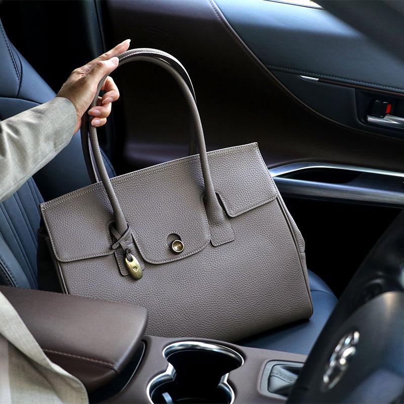 極美品 トフ&ロードストーン レザー トートバッグ ルーフボタン フラップ 黒 ルーフボタン(M)（ビジネスバッグ） | TOFF&LOADSTONE(Men