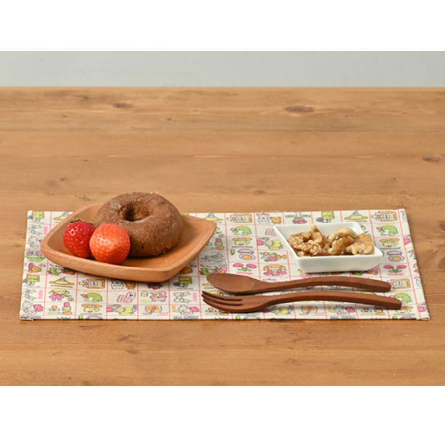 fabrizm 108cm巾 カット売り【50cm単位】レトロももちゃん 日本製  生地売り 北欧 国産 コットン ハンドメイド 手芸 おしゃれ かわいい 手作り 撥水加工 塩ビ |  | 06