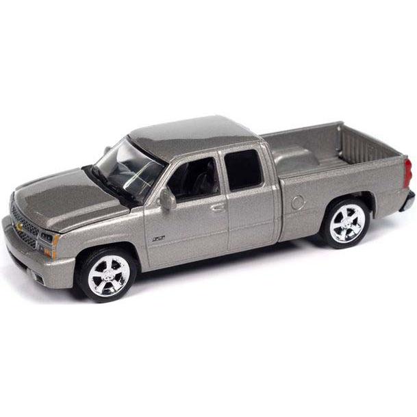 Auto World 1/ 64 2006 シェビー シルバラード SS ファインシルバー