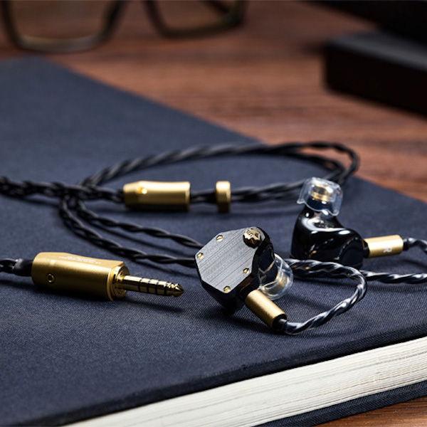 ユニークメロディ ハイブリッド型イヤホン Unique Melody Mest