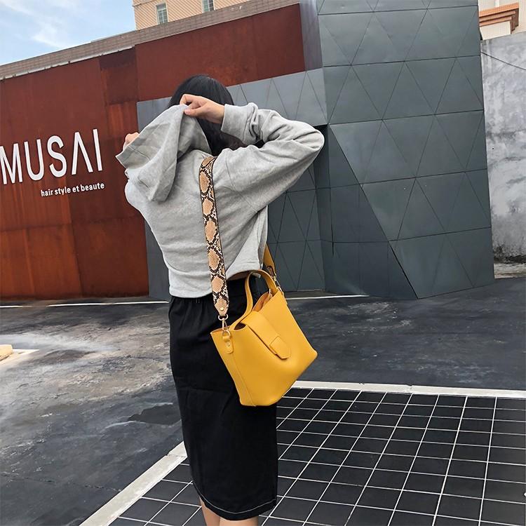 国内正規総代理店アイテム バケツバッグ ショルダーバッグ レディース パイソン 黒 韓国ファッション ハンドバッグ 白 バッグinバッグ イエロー バッグ ショルダーバッグ バッグ A4TOTEBAG/B 344668