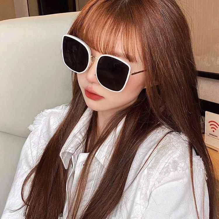 89%OFF!】 ユニセックス♡サングラス ホワイト 白 韓国ファッション スクエア型 人気 ユニセックス♡サングラス ホワイト 白 韓国ファッション オルチャン 人気