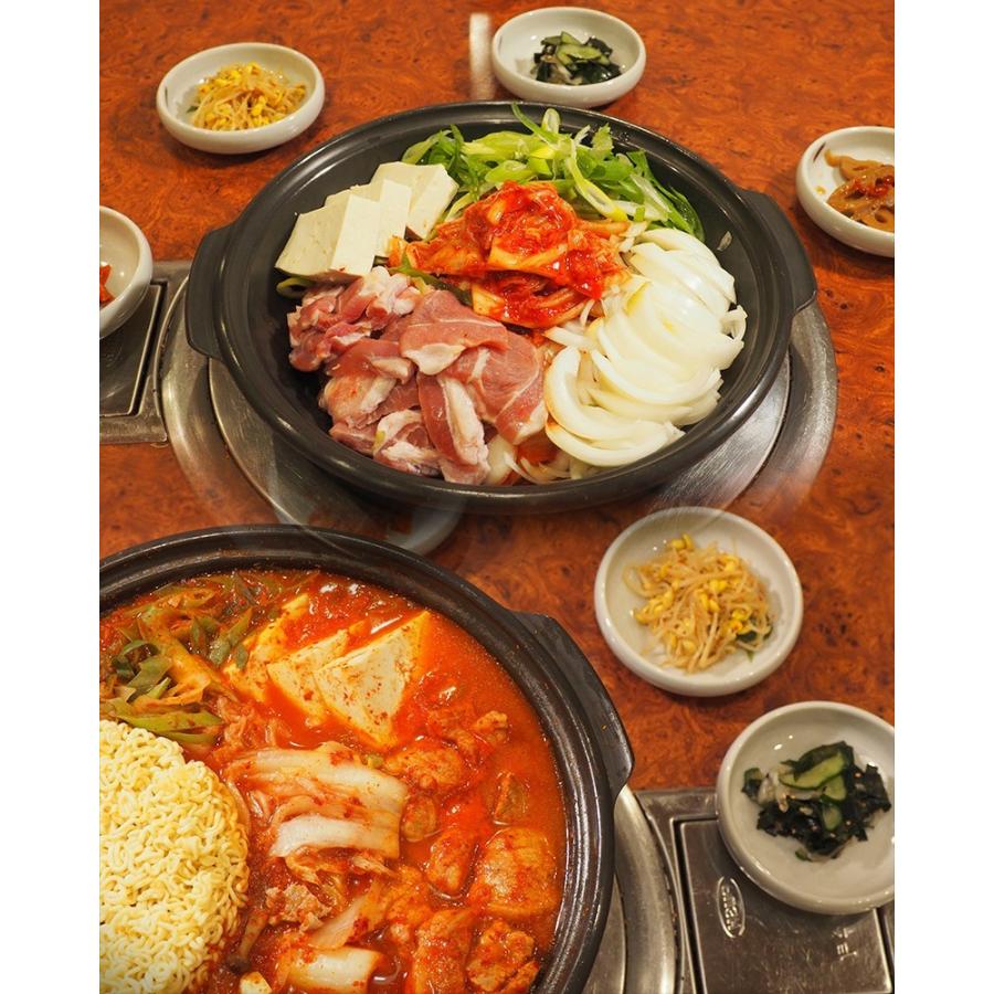 釜山亭 キムチチゲ 定番の味 10分で完成 キムチチゲ キムチ鍋 2 3人前 〆用ラーメン入り キムチ 韓国食品 韓国料理 Joyfood Kimuchichige Joy Food 通販 Yahoo ショッピング