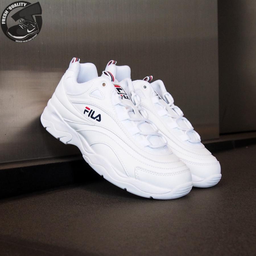 fila disruptor on feet