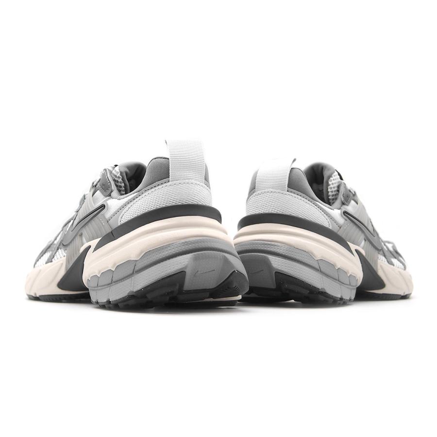 NIKE ナイキ ウィメンズ V2K ラン ピュアプラチナム/ウルフ NIKE ナイキ ウィメンズ V2K ラン ピュアプラチナム/ウルフ