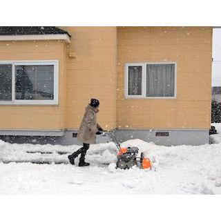 約10分で駐車場6.5台分除雪可能 エンジン式小型除雪機 工進 オスカル