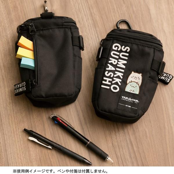 すみっコぐらし カラビナ付きポーチ ブラック 刺繍 すみっコぐらし カラビナ付ポーチ ねこととかげ ヤックパックコラボ
