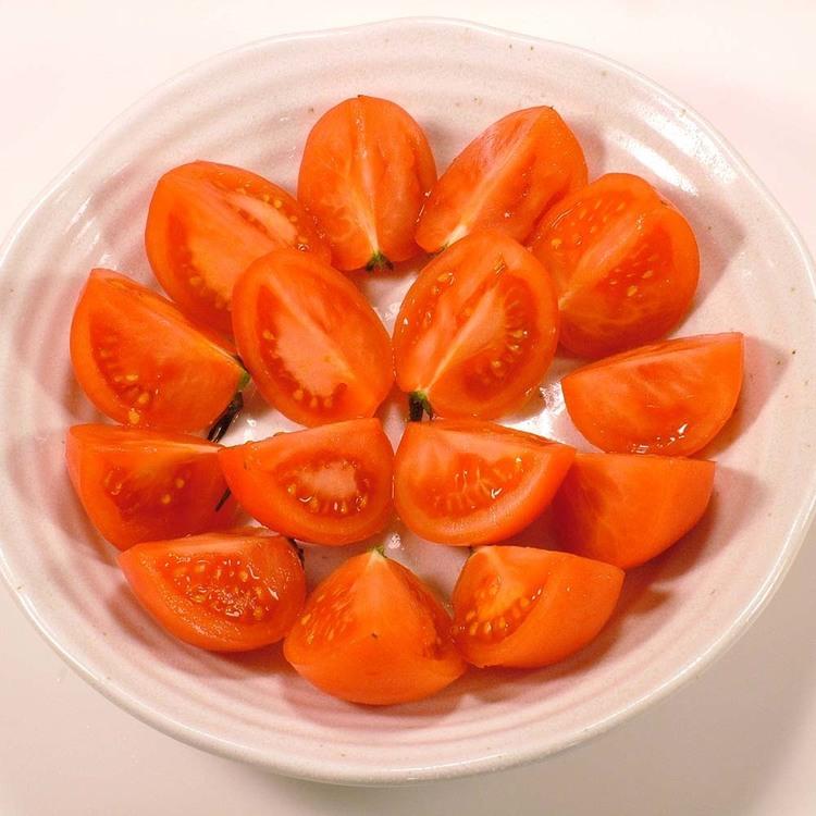 トマト 北海道 産地直送 旬 フルーツ 野菜 ギフト 糖度 下川町産フルーツトマト1箱（8〜15玉） (代引不可) (TD) |  | 05