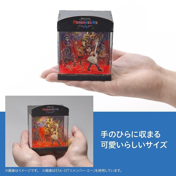 ミニチュアパーティールーム（LEDライト、ケース付き）＆トイストーリーフィギュア ディズニーインテリア ウッディ バズライトイヤー 光るインテリア LED