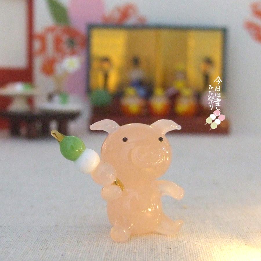 ガラス細工 ぶた 豚 三色団子 ひな祭り 桃の節句 ミニチュア ひな祭り 豚まる吉 三色団子 Ca 046p Sd ガラス細工 The Joy Luck Store 通販 Yahoo ショッピング