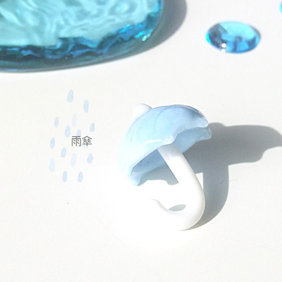 ガラス細工 ミニチュアガラス 梅雨 雨の日 傘 梅雨時 梅雨時に雨傘 ブルー Ca 076 Osb ガラス細工 The Joy Luck Store 通販 Yahoo ショッピング