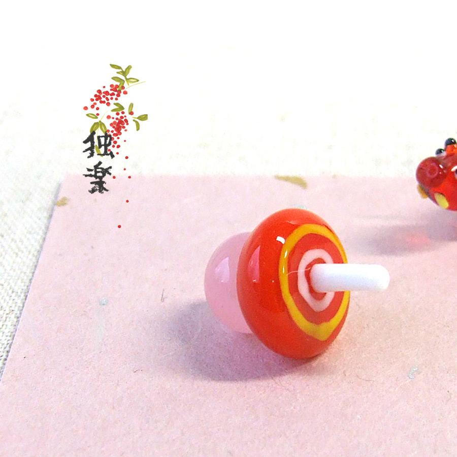 ガラス細工 硝子細工 正月 迎春 独楽 こま 和小物 おめでた雑貨 置物 小さな和飾り 独楽 こま 赤と桃色 Sa 164 Rd ガラス細工 The Joy Luck Store 通販 Yahoo ショッピング