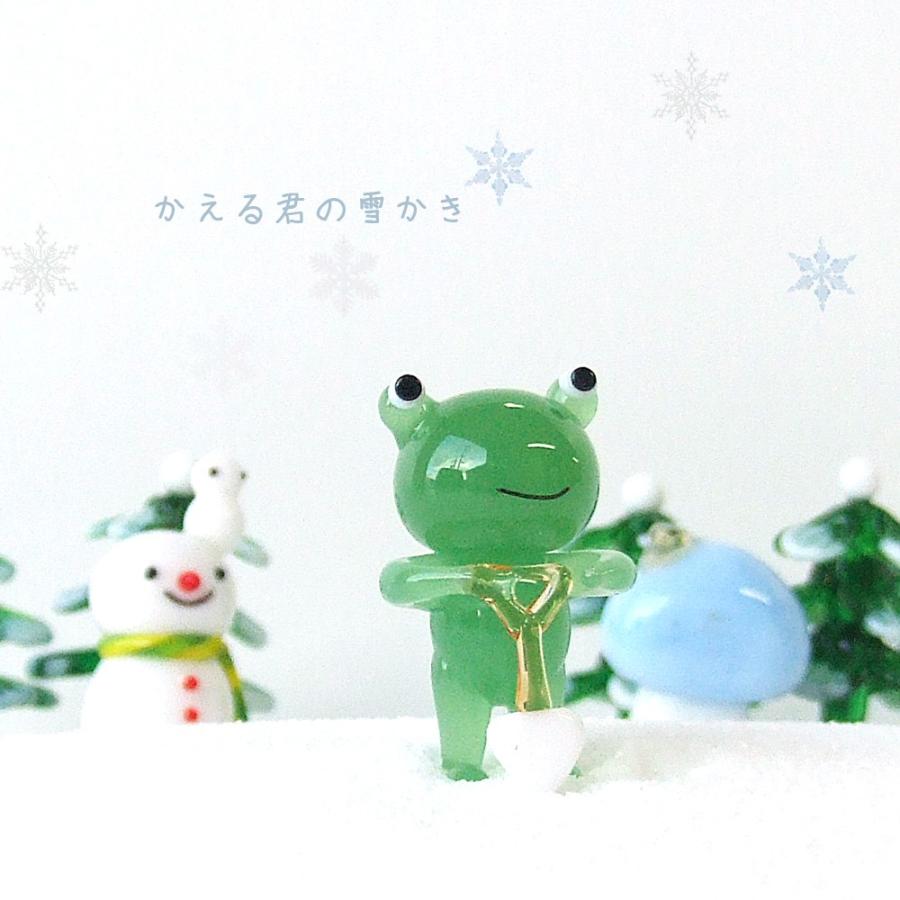 ガラス細工 ミニチュア かえる 冬 雪遊び 置物 かえる スコップを持って Yc 142 ガラス細工 The Joy Luck Store 通販 Yahoo ショッピング