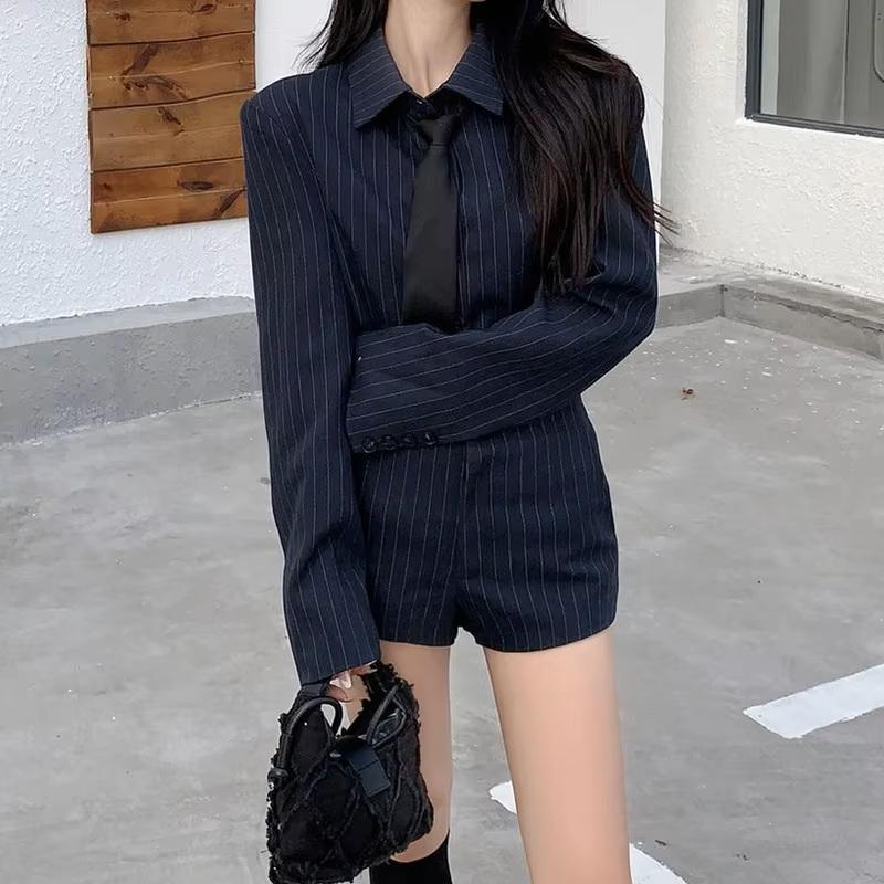 セット アップ ストライプ柄 シャツ 長袖 ショートパンツ 韓国