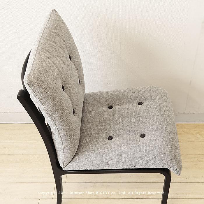 ダイニングチェア ソファのような座り心地のイス ボタン締め カバー