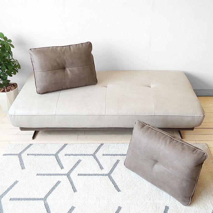 【メール便】 3人掛けソファ 3Pソファ 幅183cm デイベッドスタイル フラットソファ 開梱設置配送 レザーのような質感 ヨーロピアンスタイル 置きクッション2個付き 【ZY3043867534】(107954円)