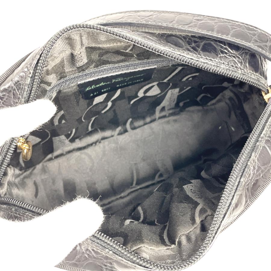 サルヴァトーレフェラガモ Salvatore Ferragamo ショルダーバッグ A21