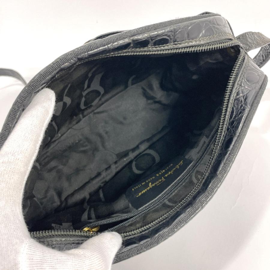 サルヴァトーレフェラガモ Salvatore Ferragamo ショルダーバッグ