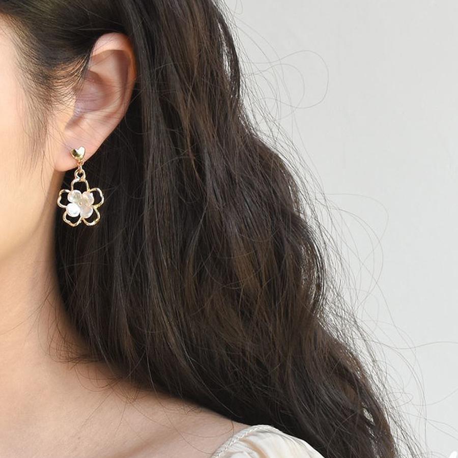 ピアス 揺れる 花 ロングピアス デザイン サークル アクセサリー