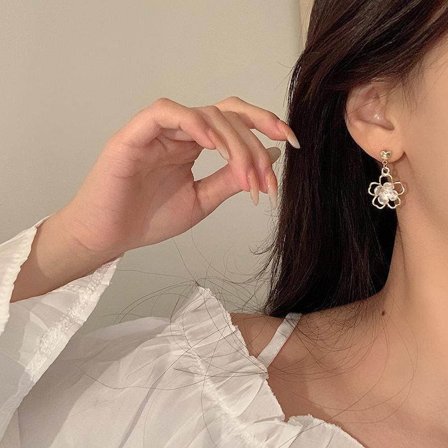 ピアス 揺れる 花 ロングピアス デザイン サークル アクセサリー