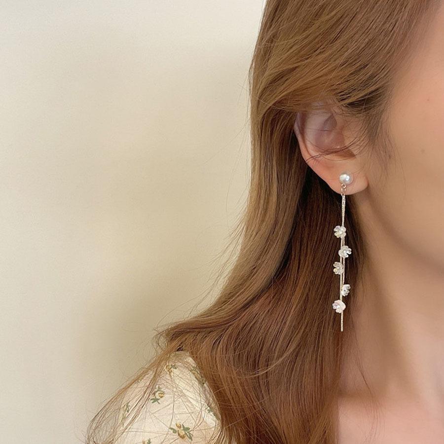ピアス パール 揺れる ロングピアス 大ぶり モチーフピアス 花 可愛い 