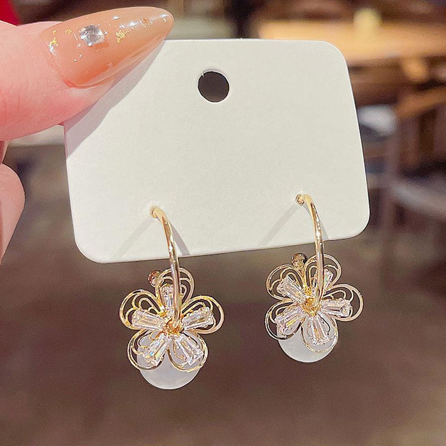 ピアス 揺れる ロングピアス 大ぶり モチーフピアス 花 可愛い