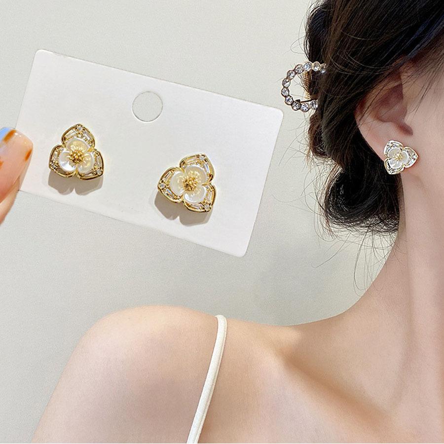 ピアス スタッドピアス はな モチーフピアス 可愛い イヤリング 人気アクセサリー メール便送料無料 6hj016pc Jryuukin 通販 Yahoo ショッピング